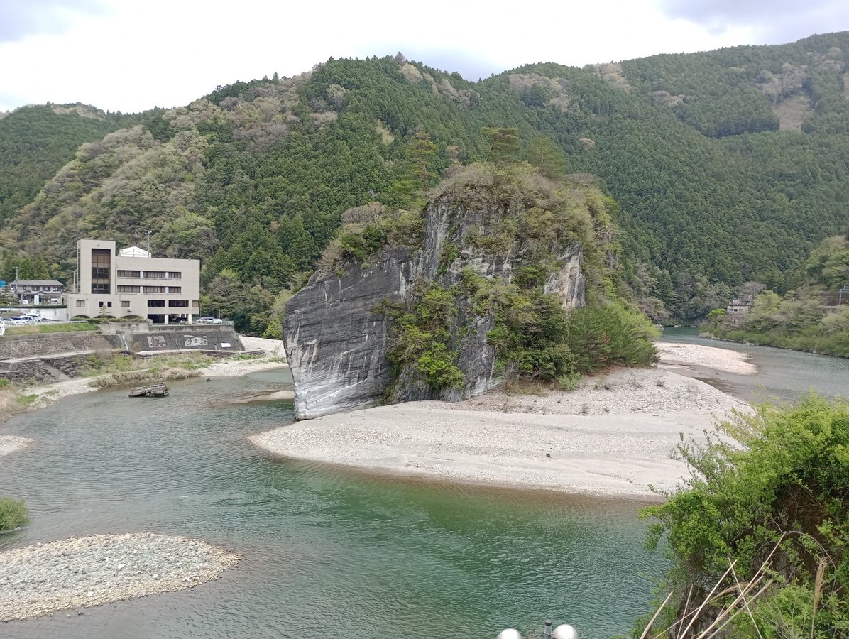 Roca Mimidodake, Japón