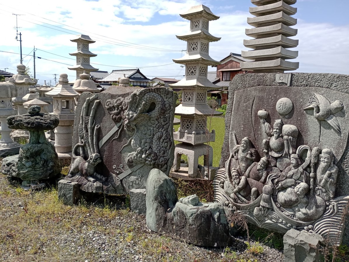 Hier gibt es so viele Steinmetze!, Japan