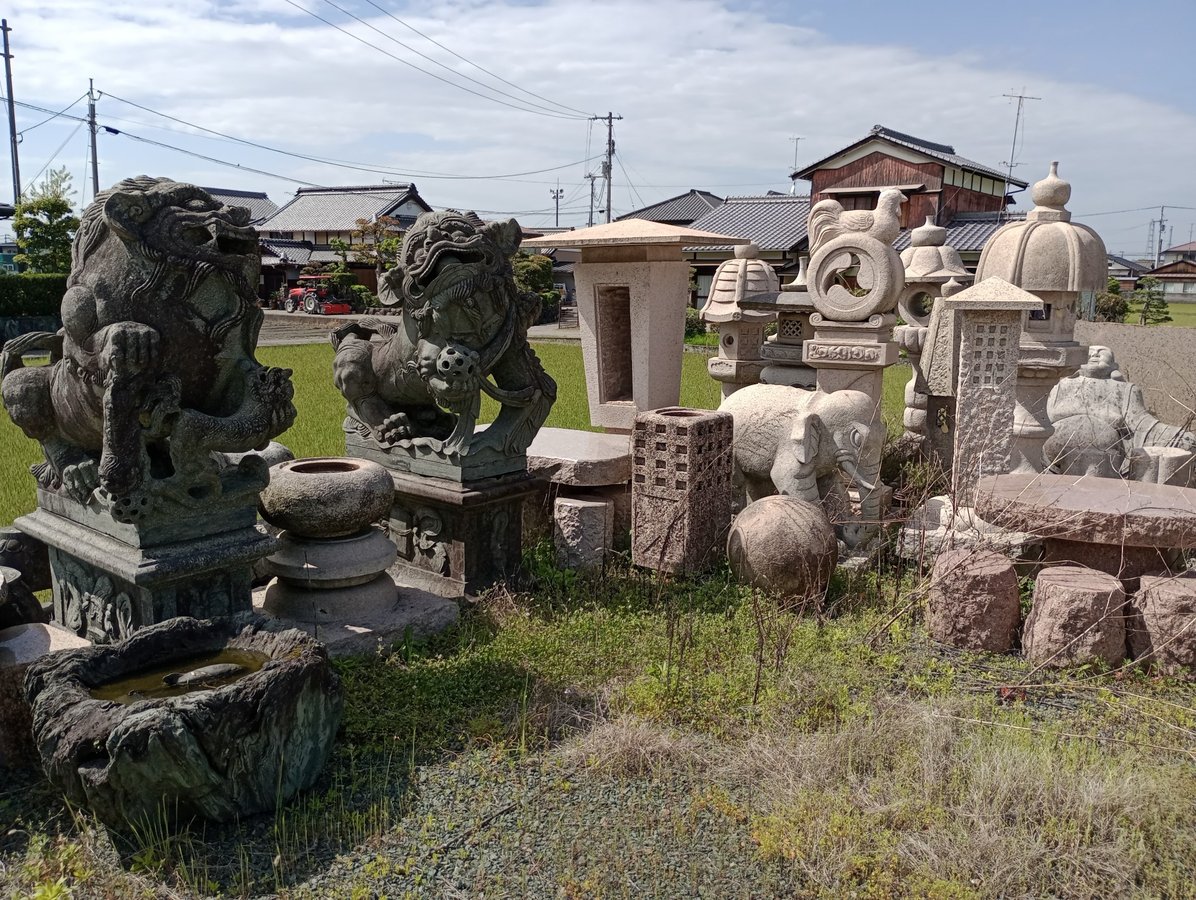 Hier gibt es so viele Steinmetze!, Japan