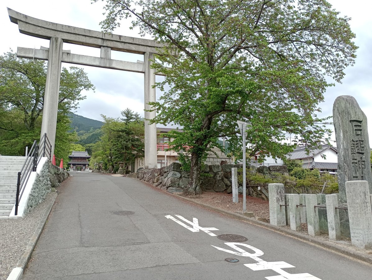 Der Weg hinauf zu einem Schrein, Japan