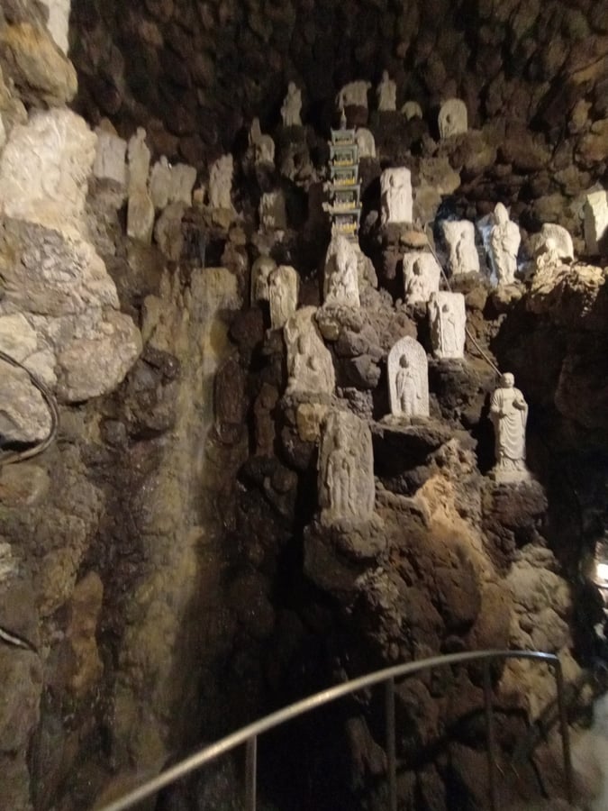 Immer noch in der Höhle, Japan
