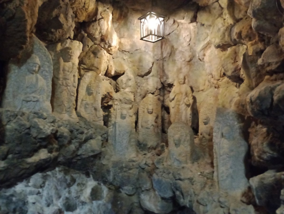 Immer noch in der Höhle, Japan