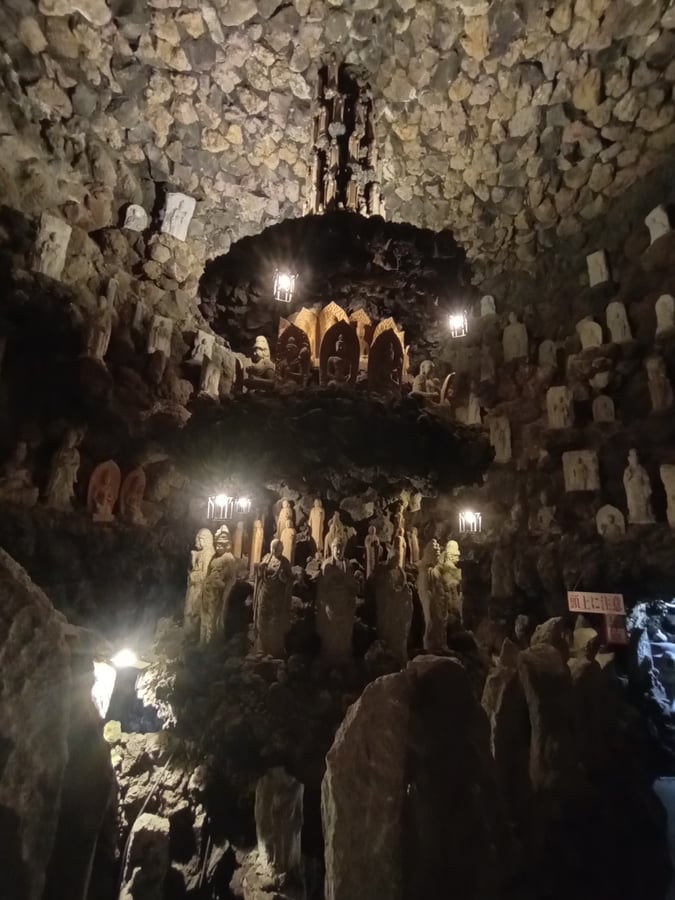 Wow, beeindruckende Höhle!, Japan