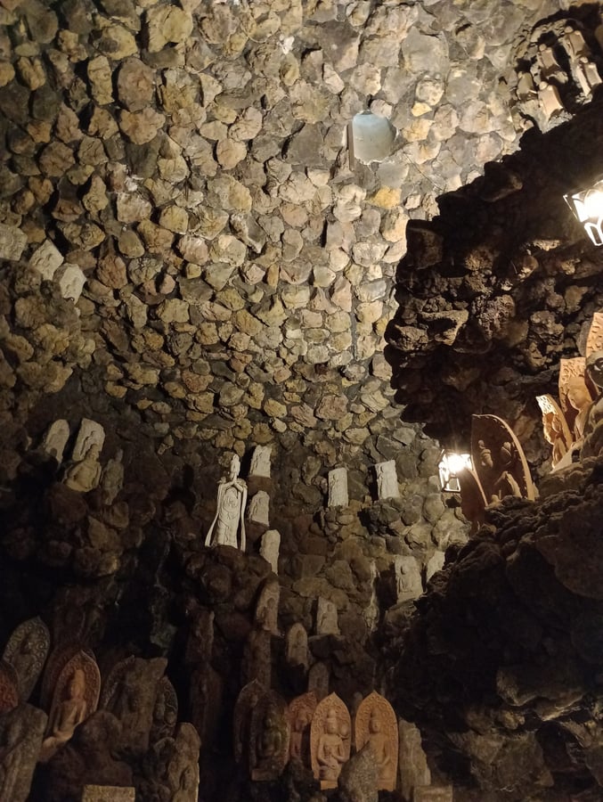 Wow, beeindruckende Höhle!, Japan