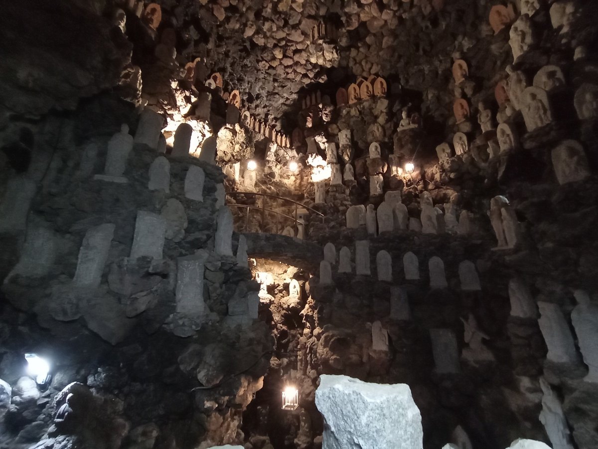 Wow, beeindruckende Höhle!, Japan