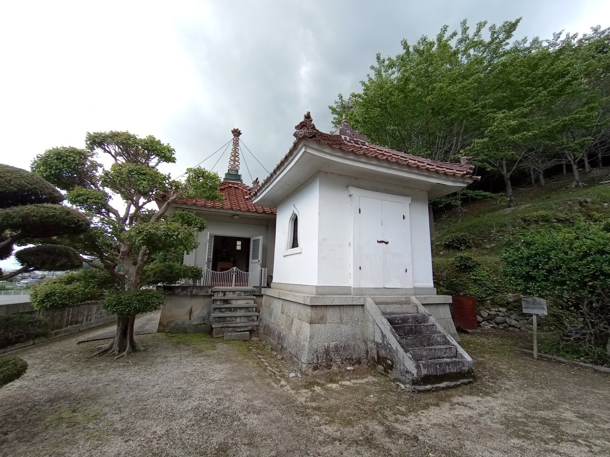 Mittagspause in einem kleinen Tempel, Japan