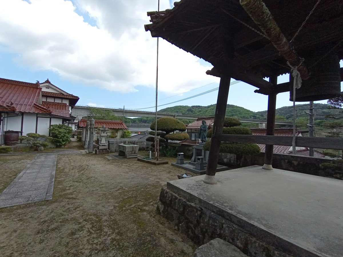 Mittagspause in einem kleinen Tempel, Japan