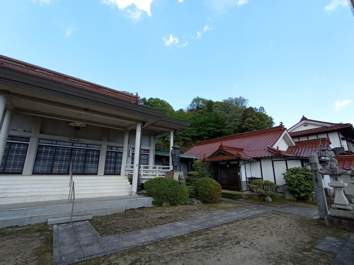 Mittagspause in einem kleinen Tempel, Japan