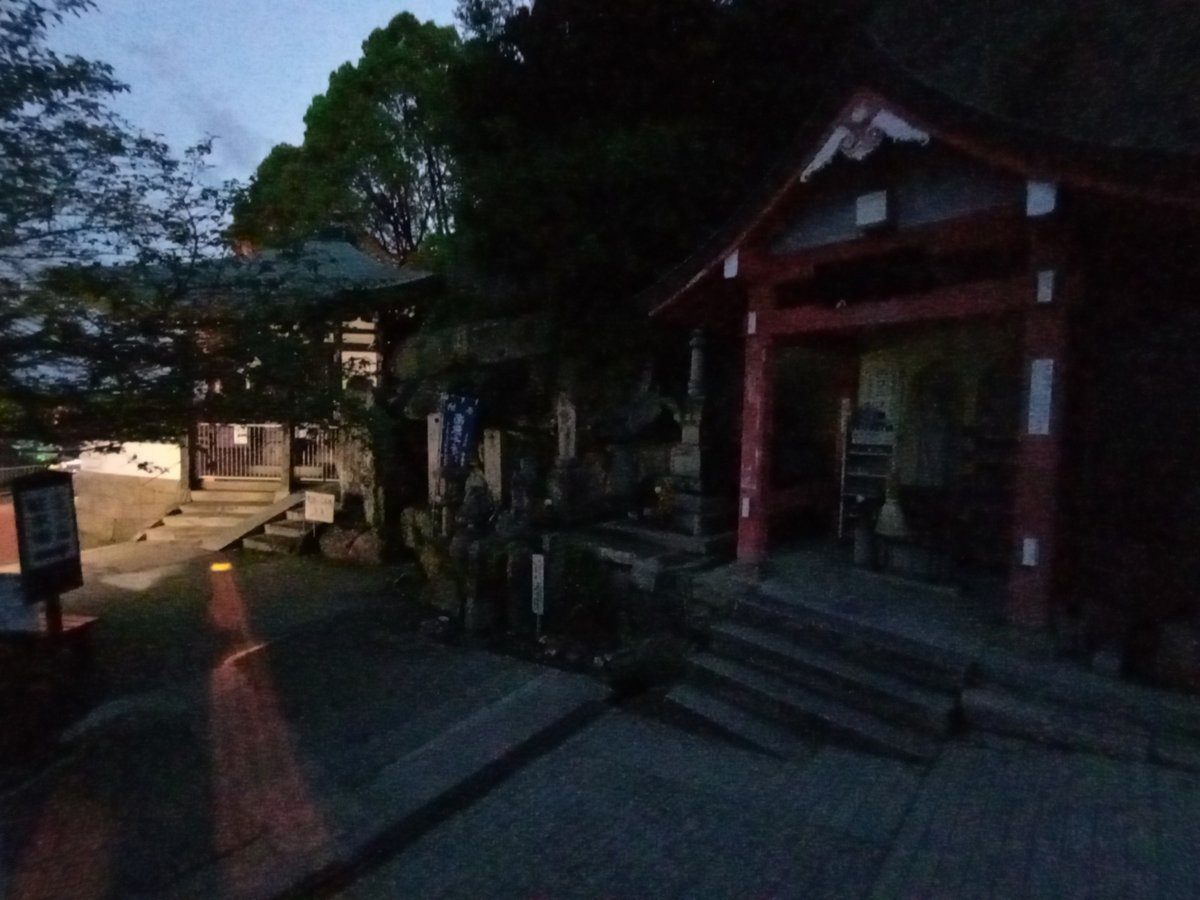 Senkoji-Tempel in der Abenddämmerung, Japan