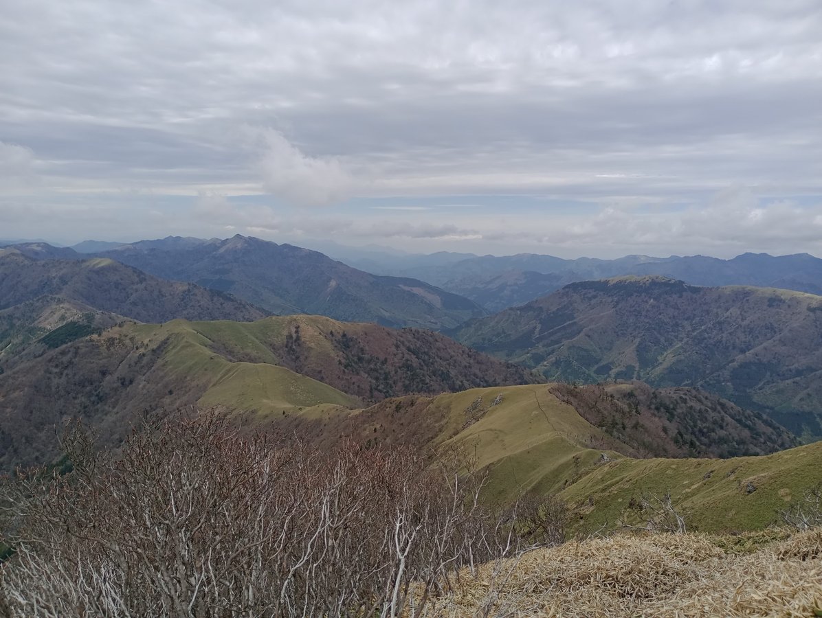 Vom Gipfel des Jirogyu-Berges, Japan