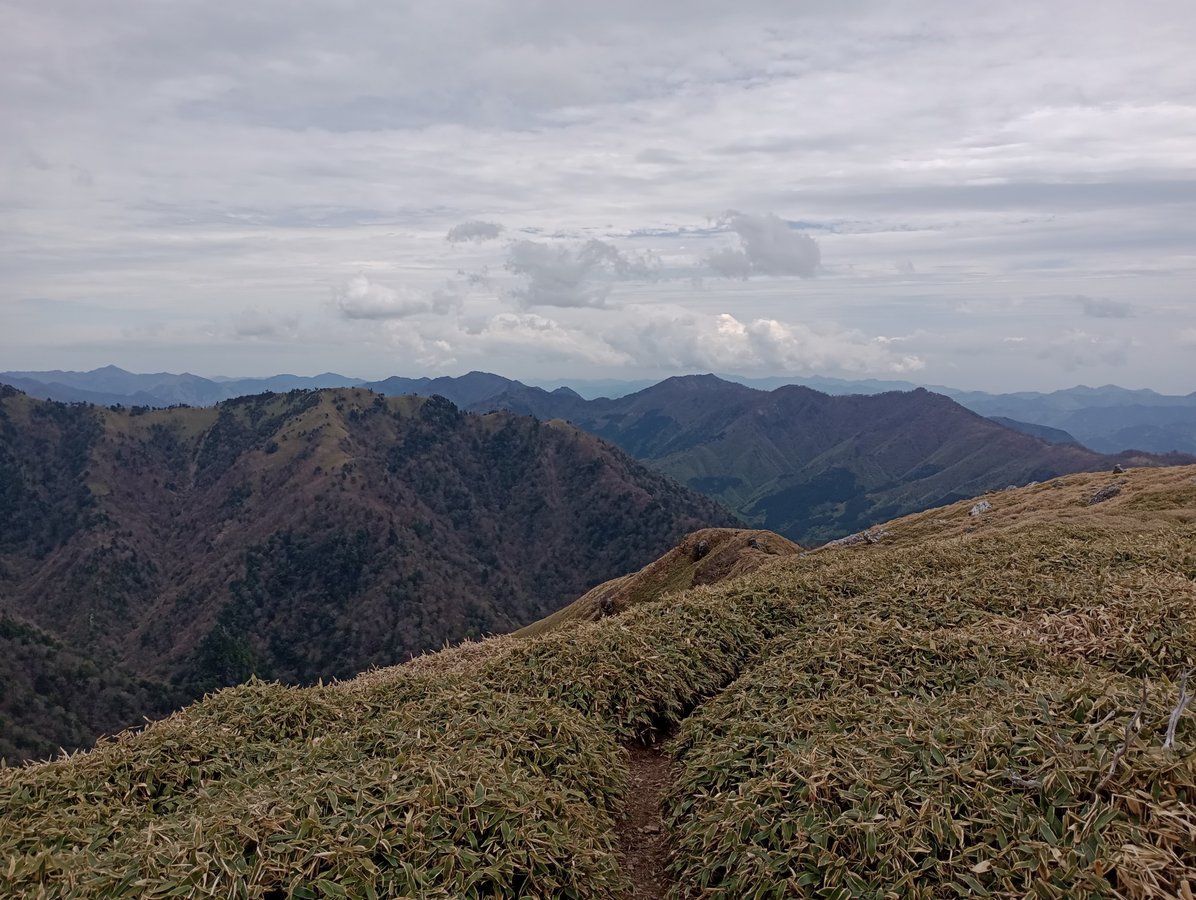 Vom Gipfel des Jirogyu-Berges, Japan