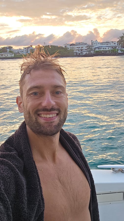 Anchorage - Santa Cruz avec des bébés requins, Équateur
