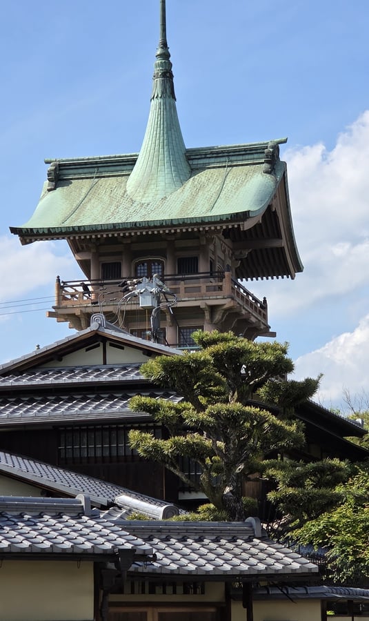 Pasea por el distrito de Gion., Japón