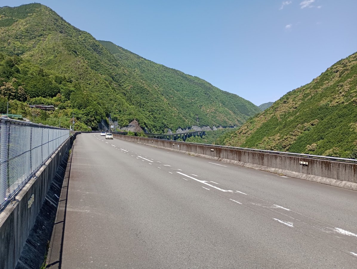 Route 168 sinueuse vers le nord, Japon