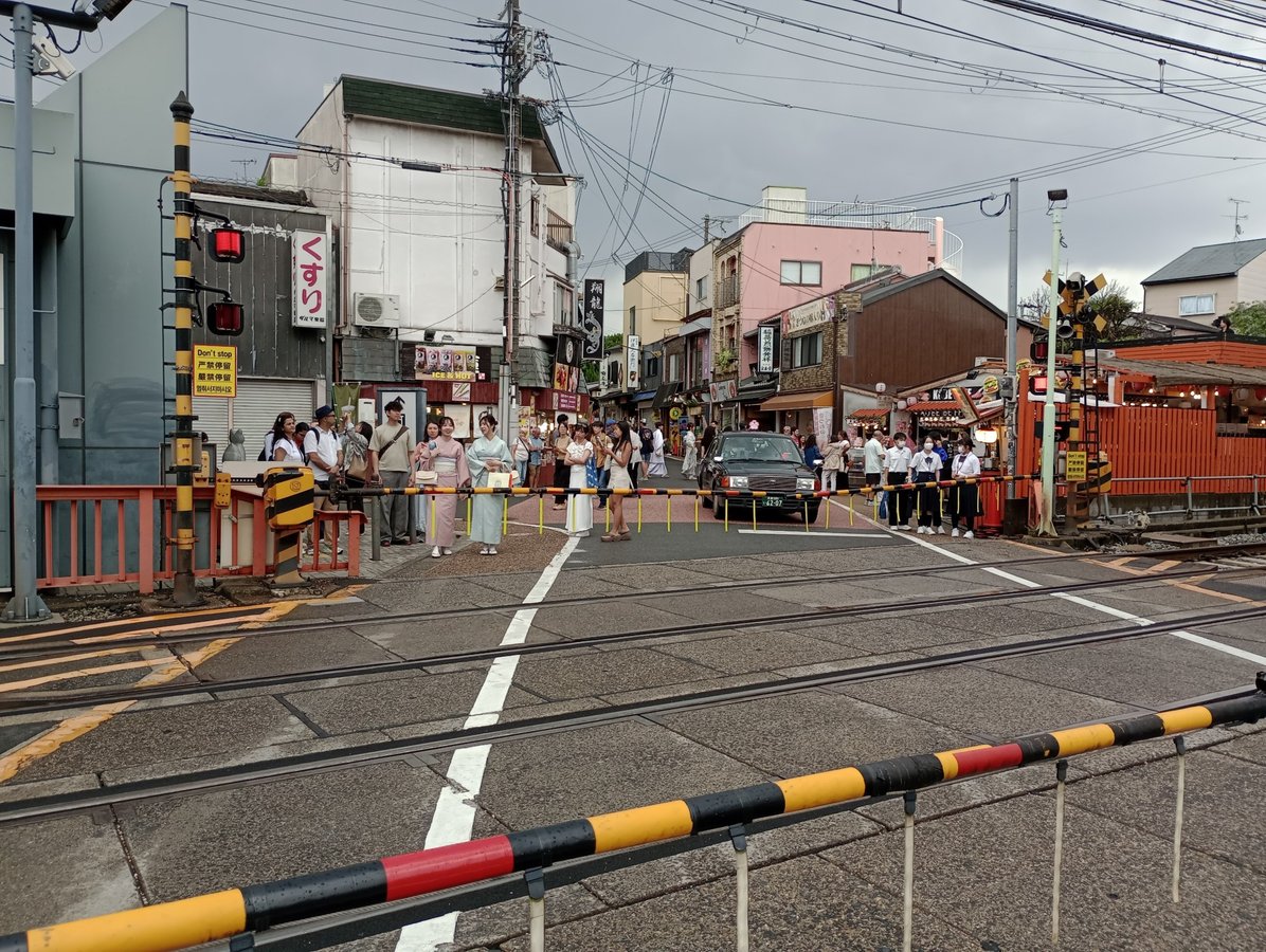 Elegante Kleidung erforderlich?, Japan