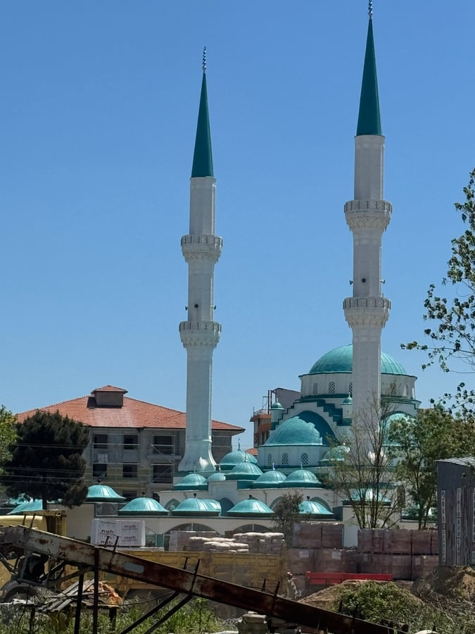 Multilayered mosque near Karasu, Türkiye