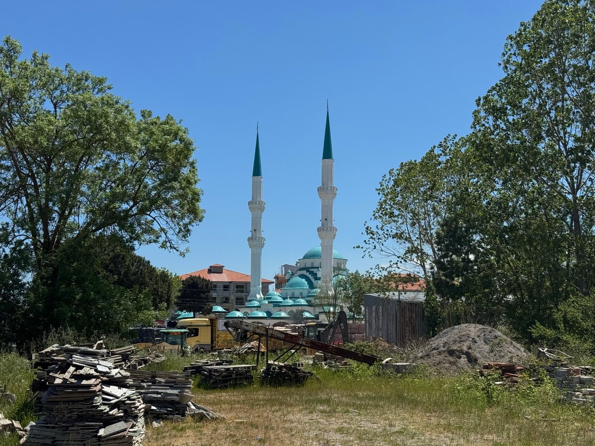Multilayered mosque near Karasu, Türkiye