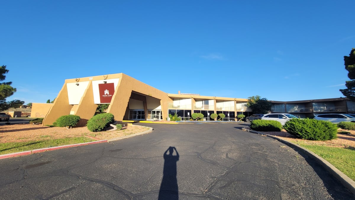 Hotel I stayed at: Scenic View Inn, United States