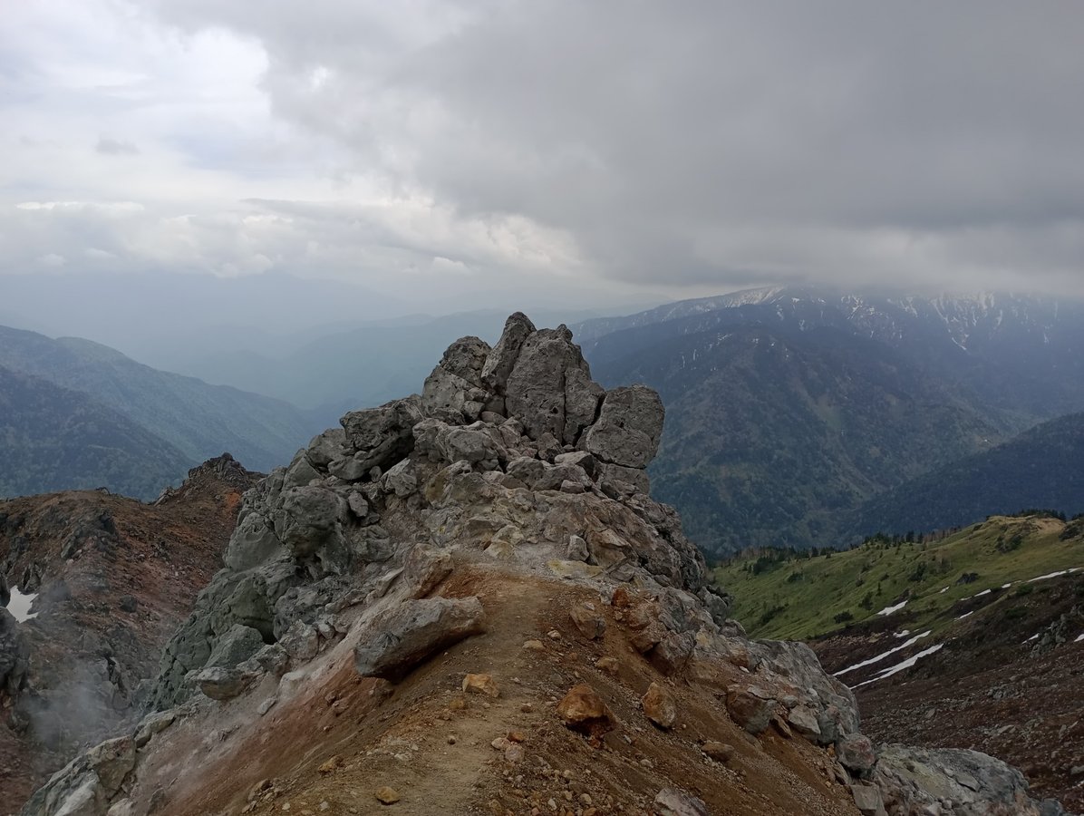 Am Nordgipfel des Mount Yakedake, Japan