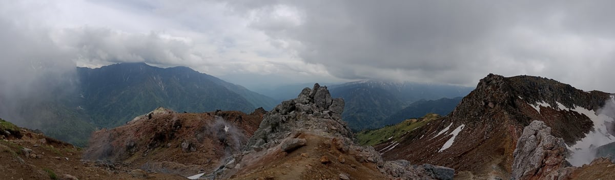 Am Nordgipfel des Mount Yakedake, Japan