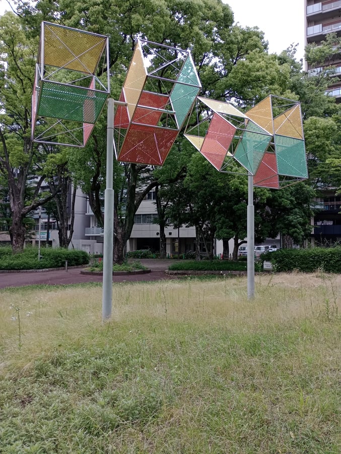 Außerhalb des Kunstmuseums der Stadt Nagoya, Japan
