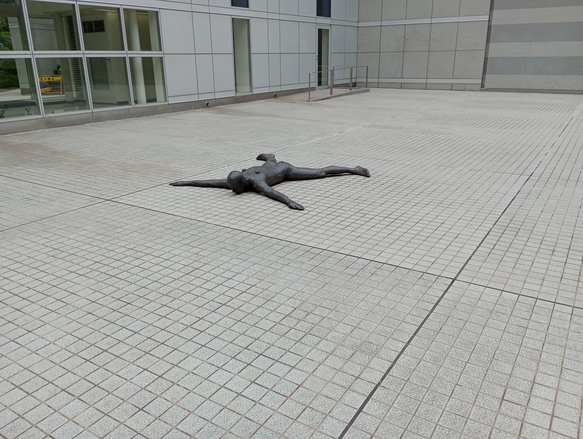 Außerhalb des Kunstmuseums der Stadt Nagoya, Japan