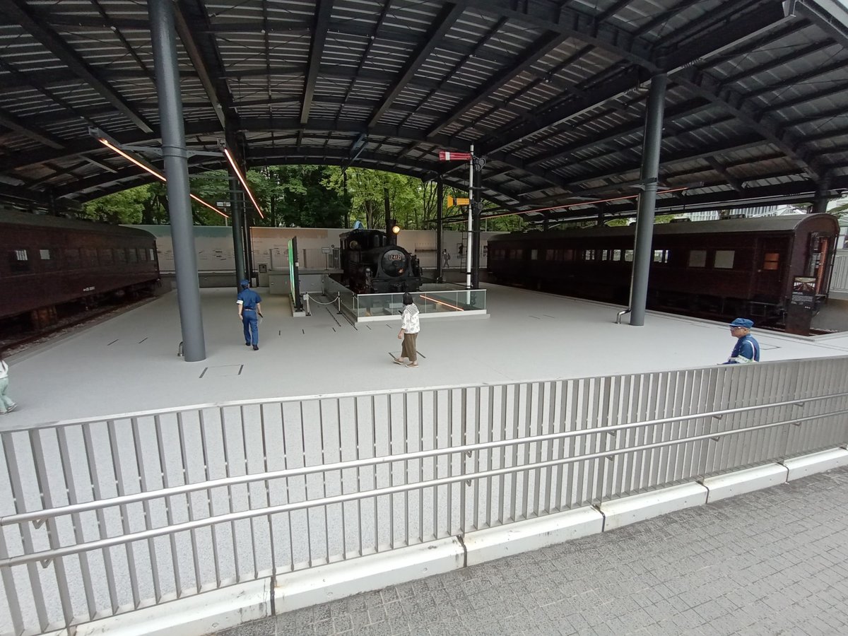 Vor dem Wissenschaftsmuseum von Nagoya, Japan