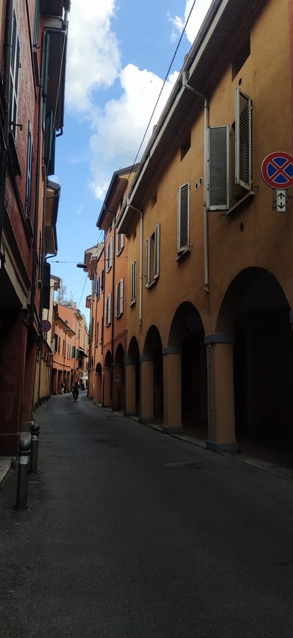 Hello Bologna!, Italy