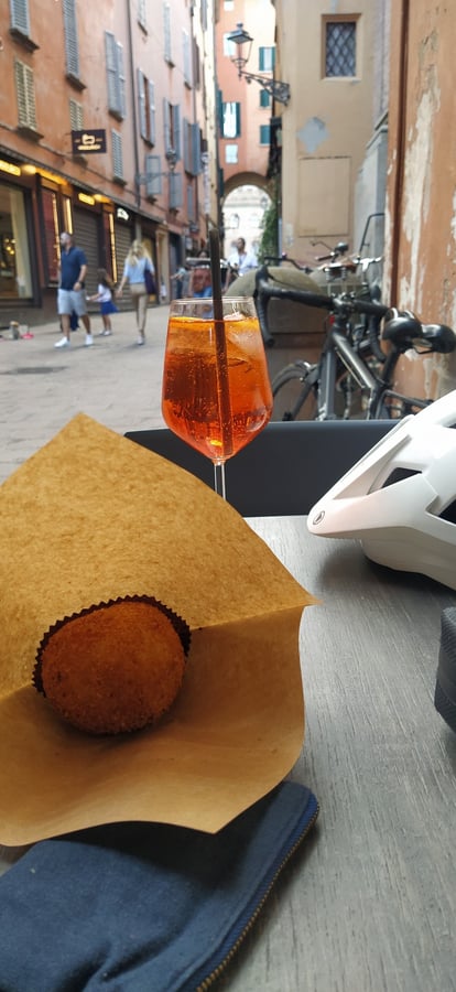 Hello Bologna!, Italy