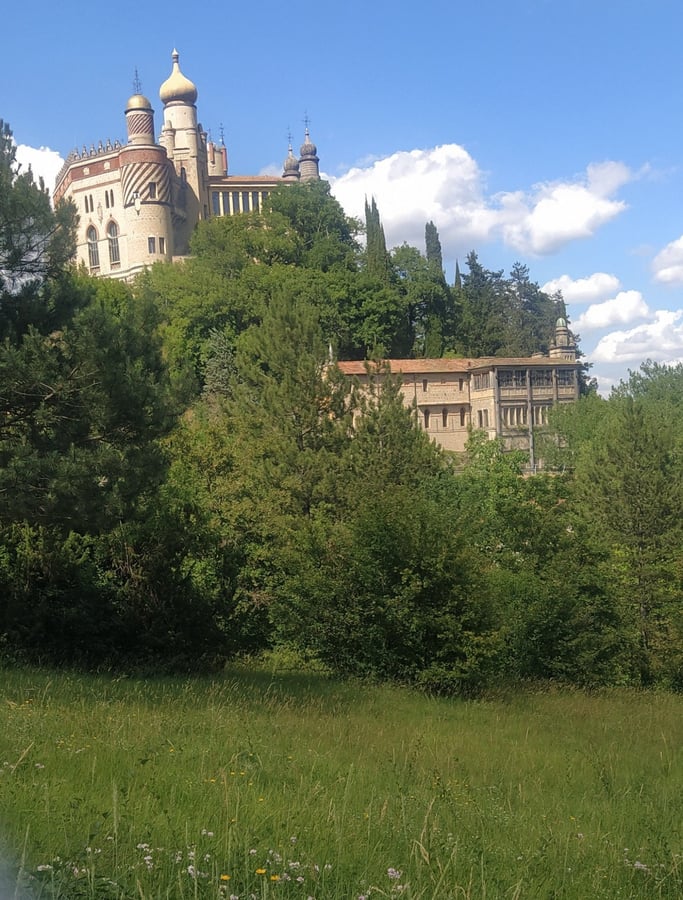 Château sur la colline, Italie