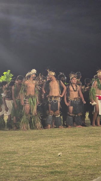 Village school feast - dance of kids, Frans-Polynesië