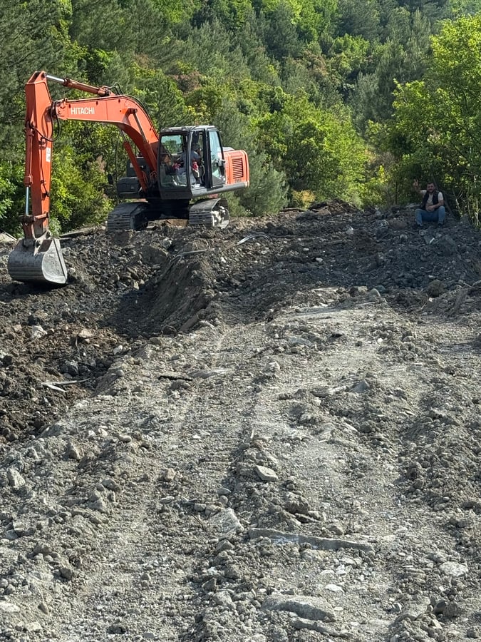 ROADWORKS - big hole, Türkiye