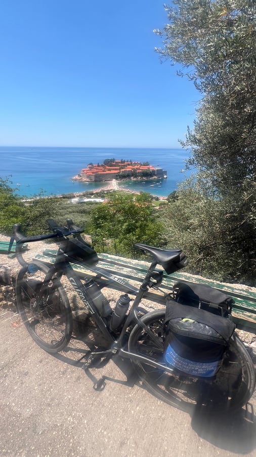 A través de las Montañas Negras, Montenegro