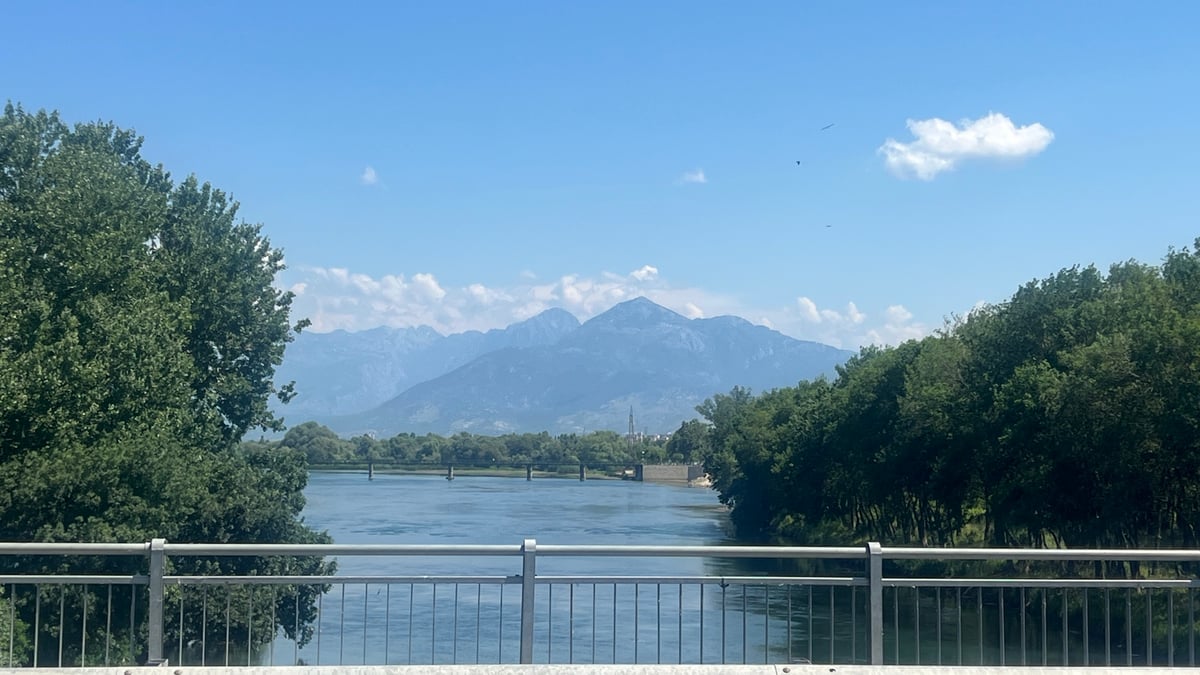 Benvenuti in Albania, Albania