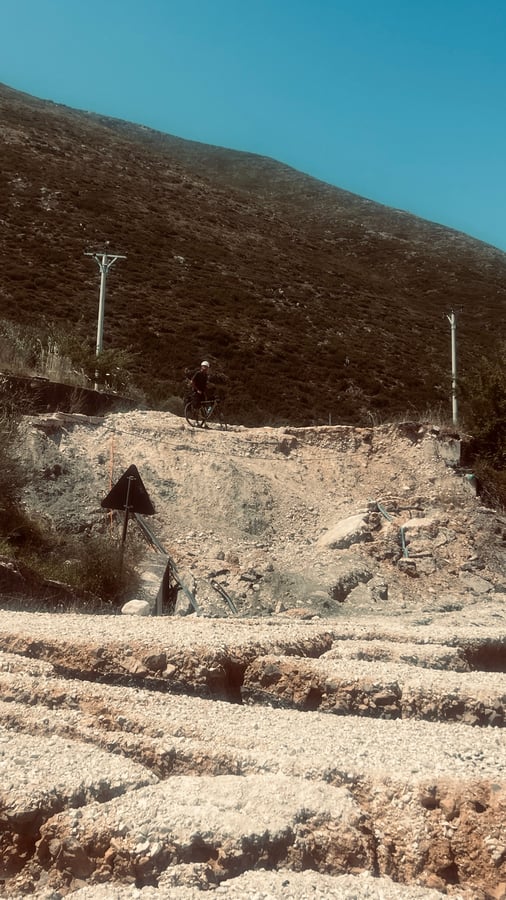 Op de LLogara pas, Albania
