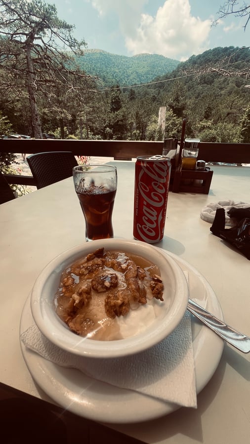 Op de LLogara pas, Albania