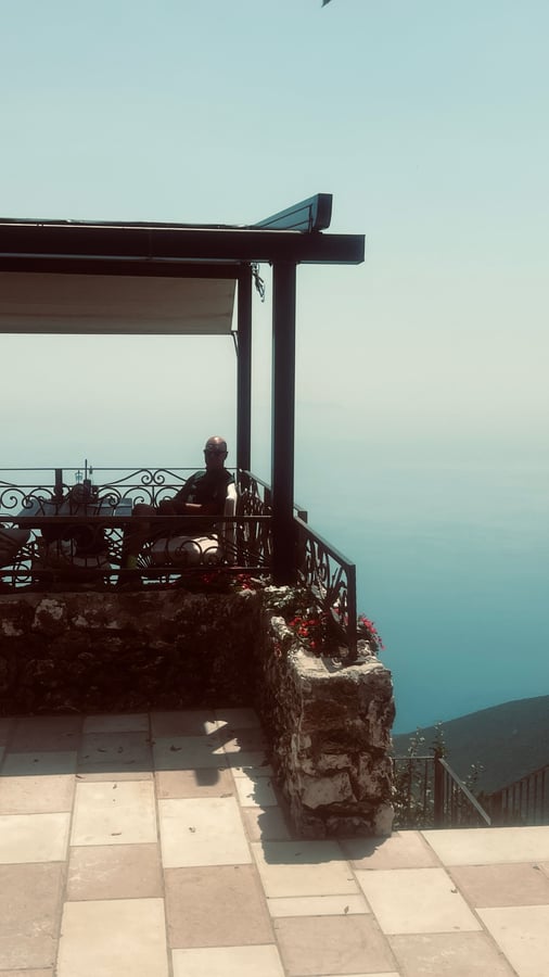 Op de LLogara pas, Albania