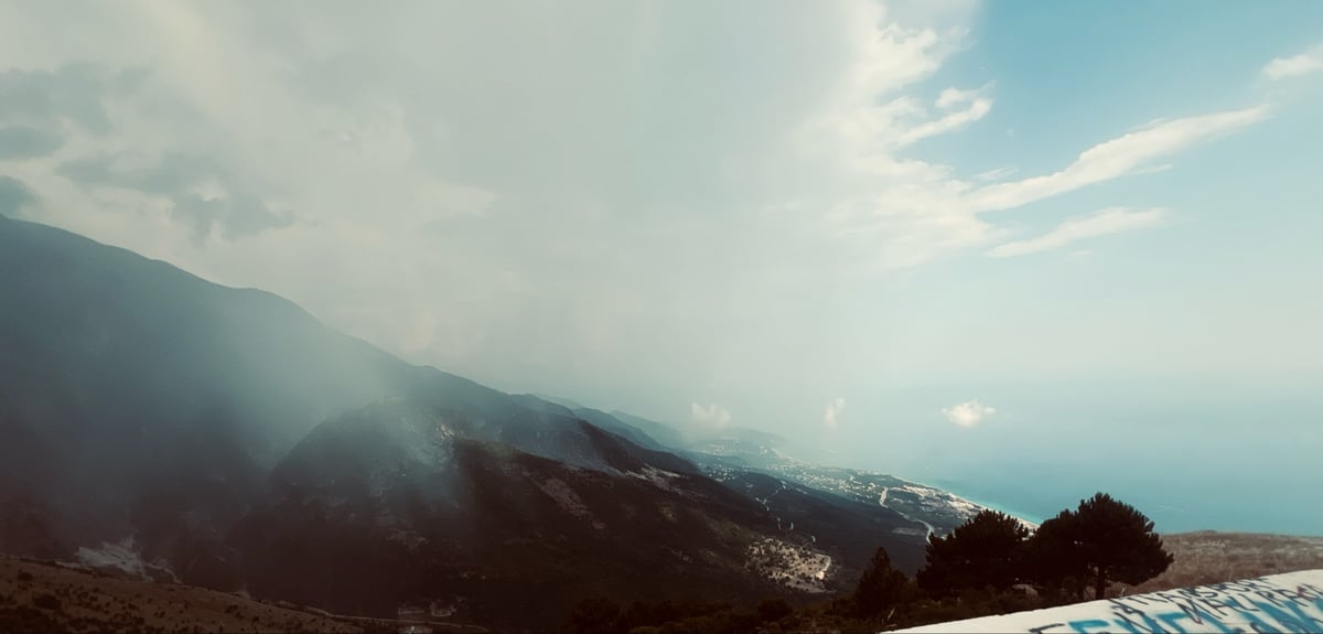 Llegó seco a Himarë, Albania