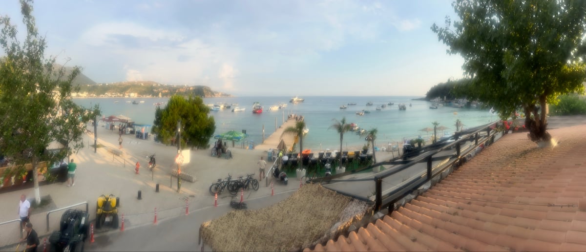 Partida desde la encantadora Himarë, Albania