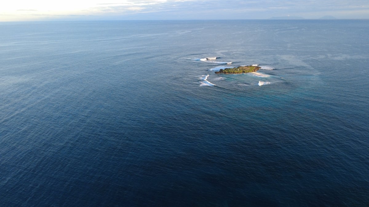 Sailing Tonga | We found waves!