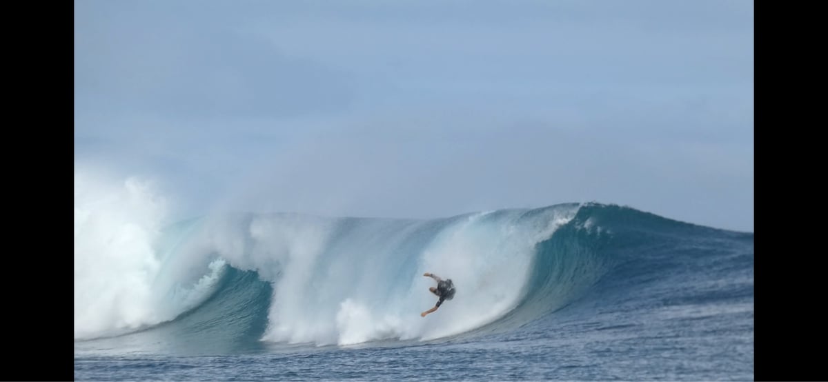 Sailing Tonga | We found waves!