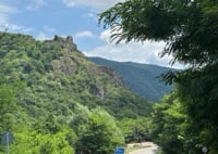 Castello/fortezza appena fuori Kharagauli, Georgia