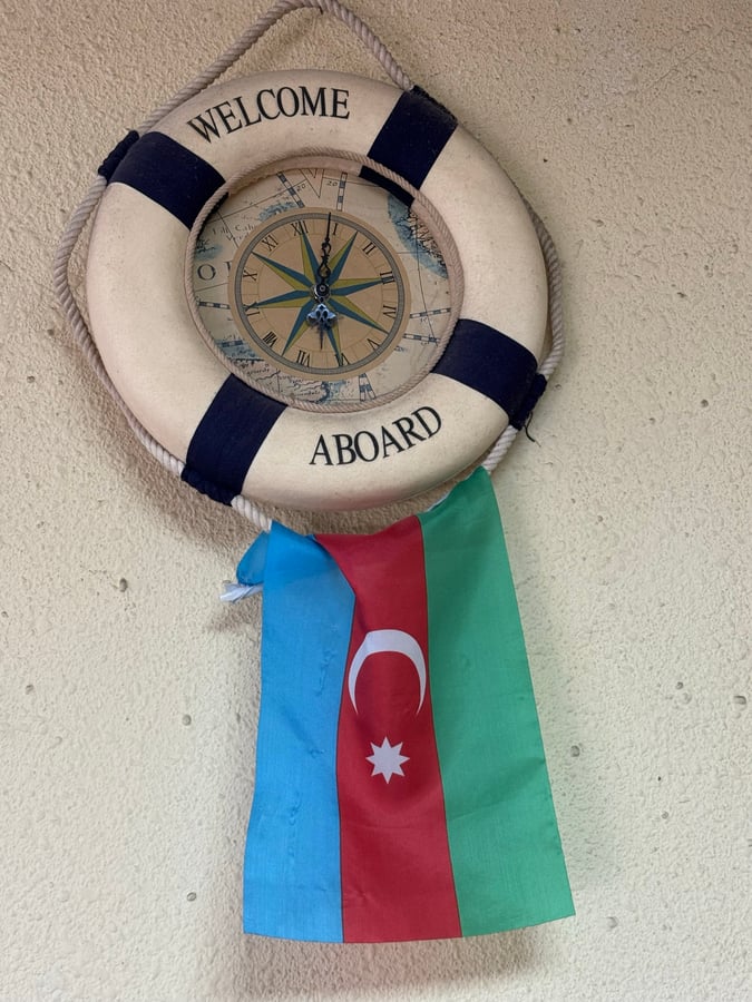 Hotel Port e le nostre biciclette nella zona partenze, Azerbaigian
