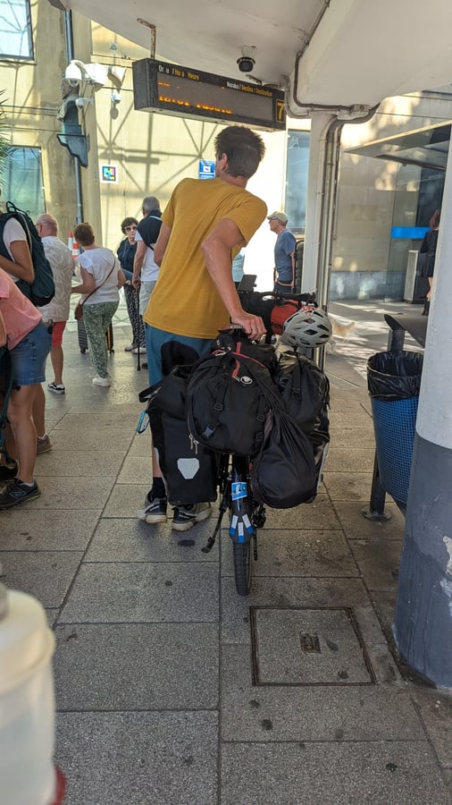 Amara cambia de tren, España