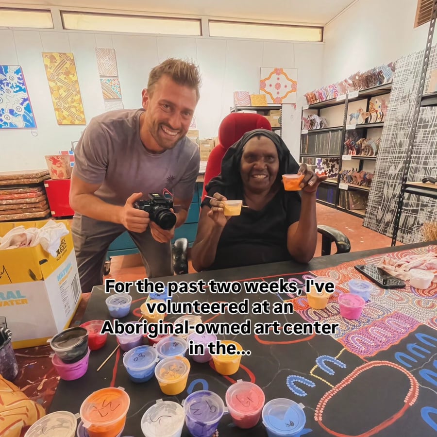 Volunteering Art center, Australia