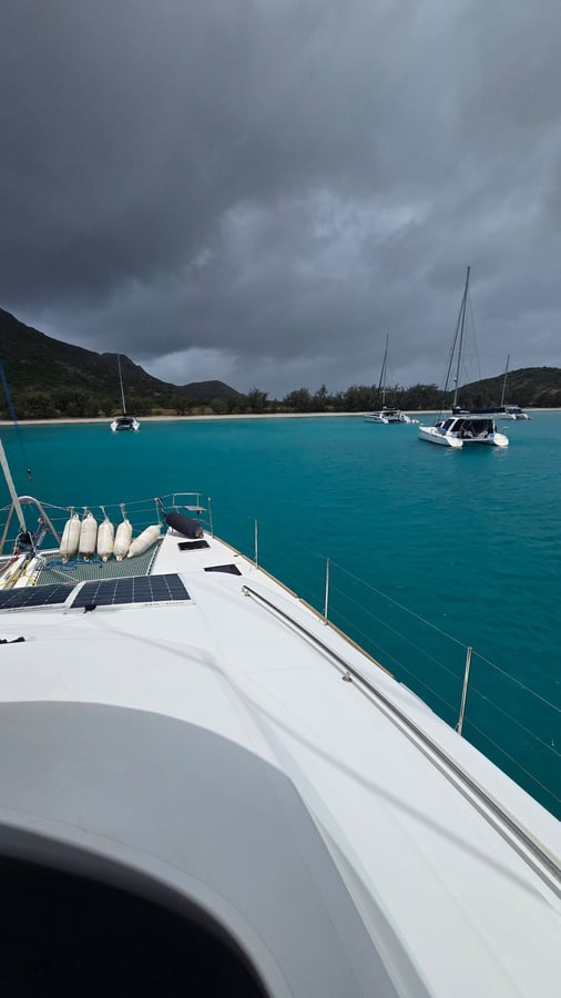 Sailing happy lizard island