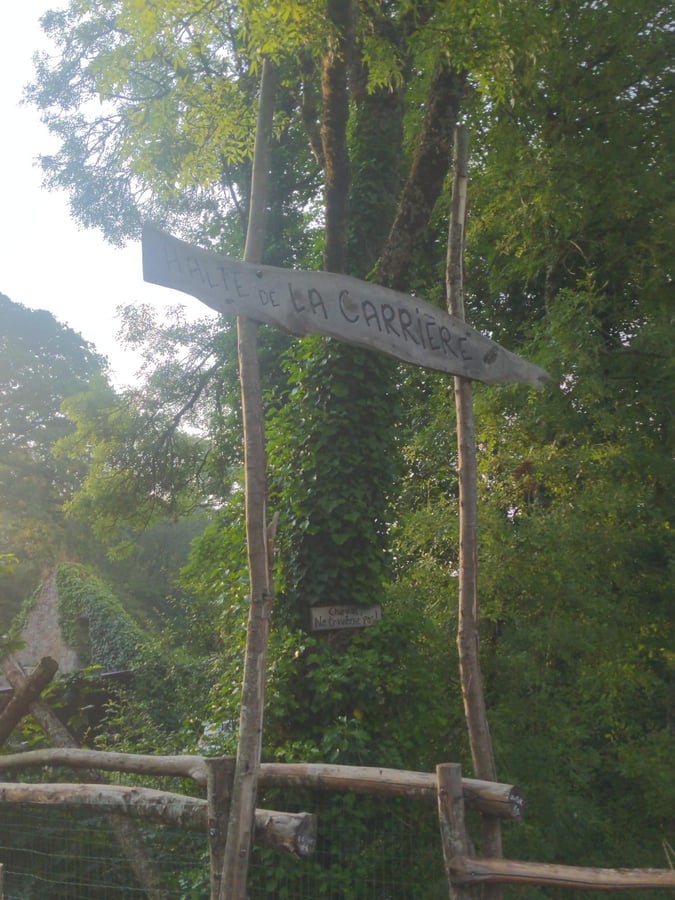 Halt De La Carriere, Frankreich