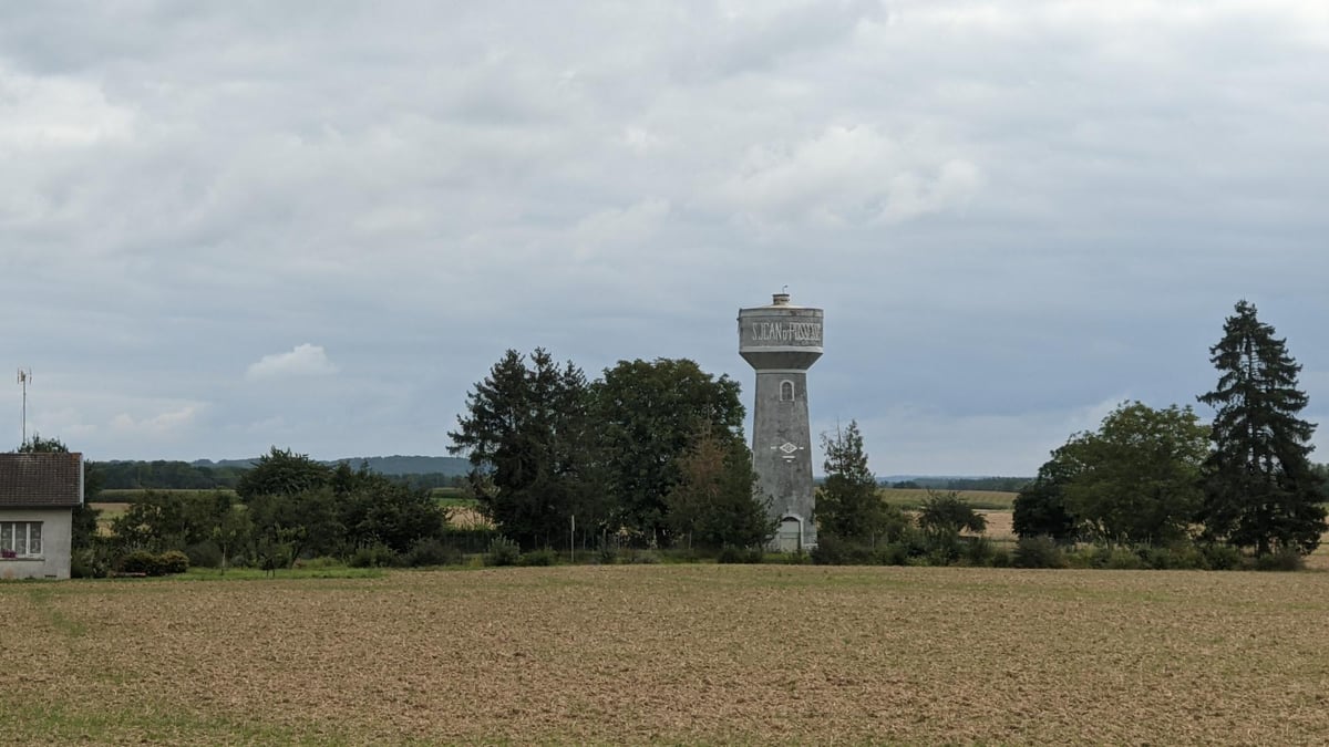 13:43, France