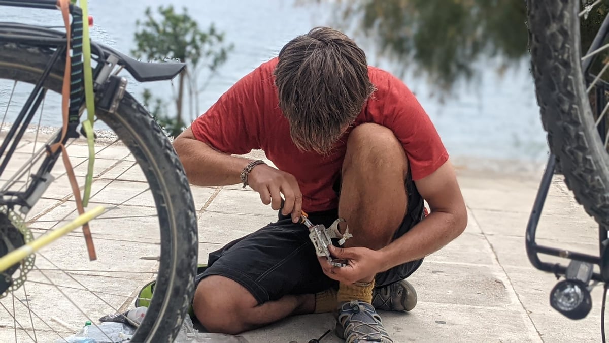 Fixing Lucy's Pedal..., Greece