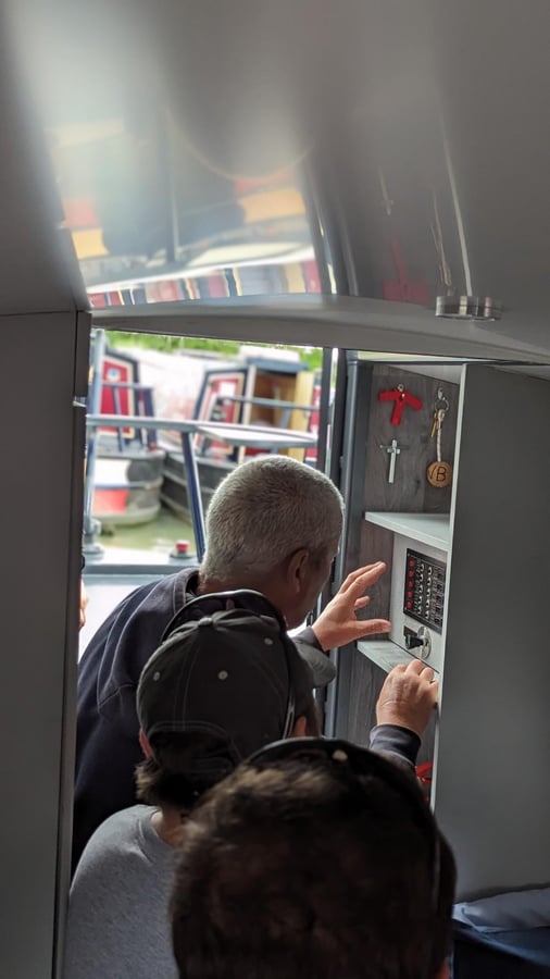 Reunión informativa sobre el barco, Inglaterra